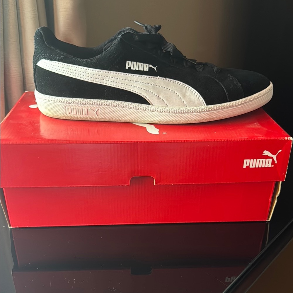 Puma Men's Black and White Smash Suede Leather Sneakers